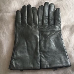 Leather gloves
